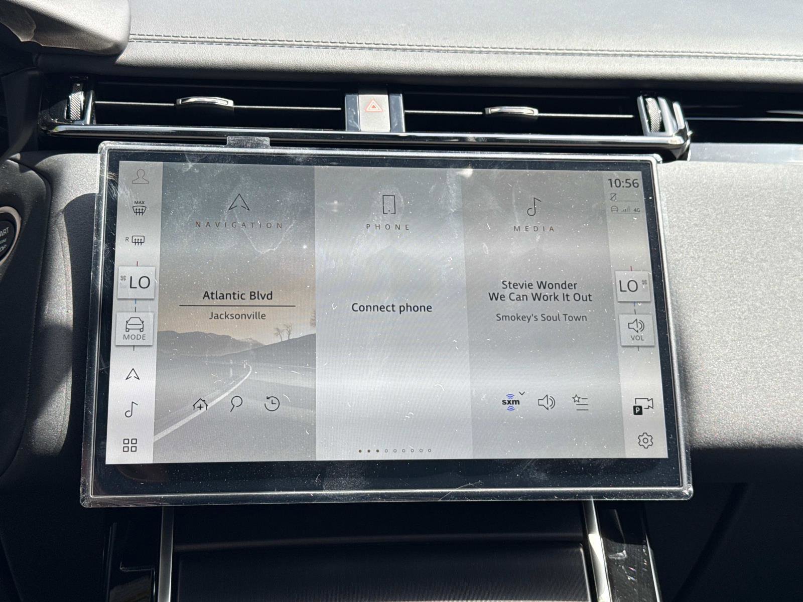 New 2026 Land Rover Range Rover Velar Dynamic SE image 23