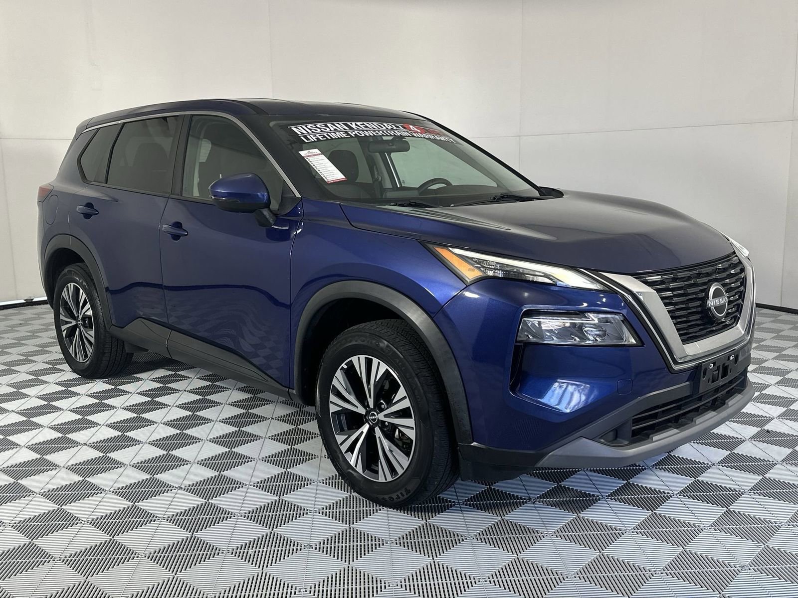 Used 2022 Nissan Rogue SV AWD/4WD image 2