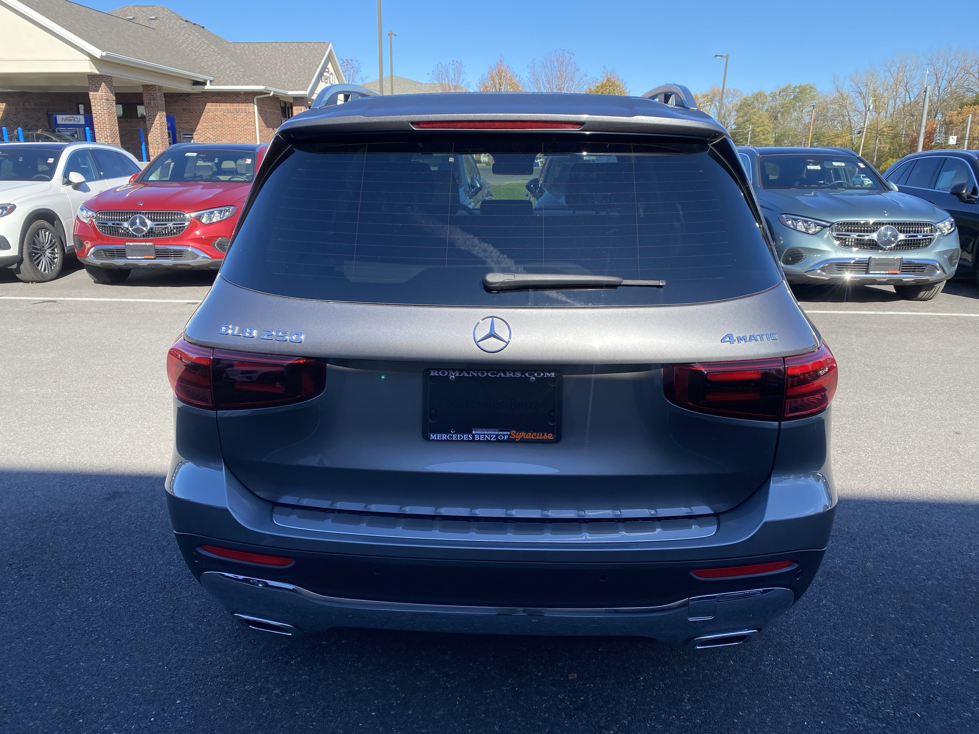 Used 2025 Mercedes-Benz GLB 250 4MATIC image 6