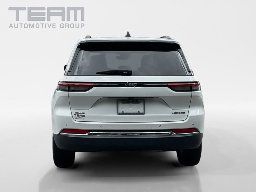 Used 2023 Jeep Grand Cherokee Laredo AWD/4WD image 6