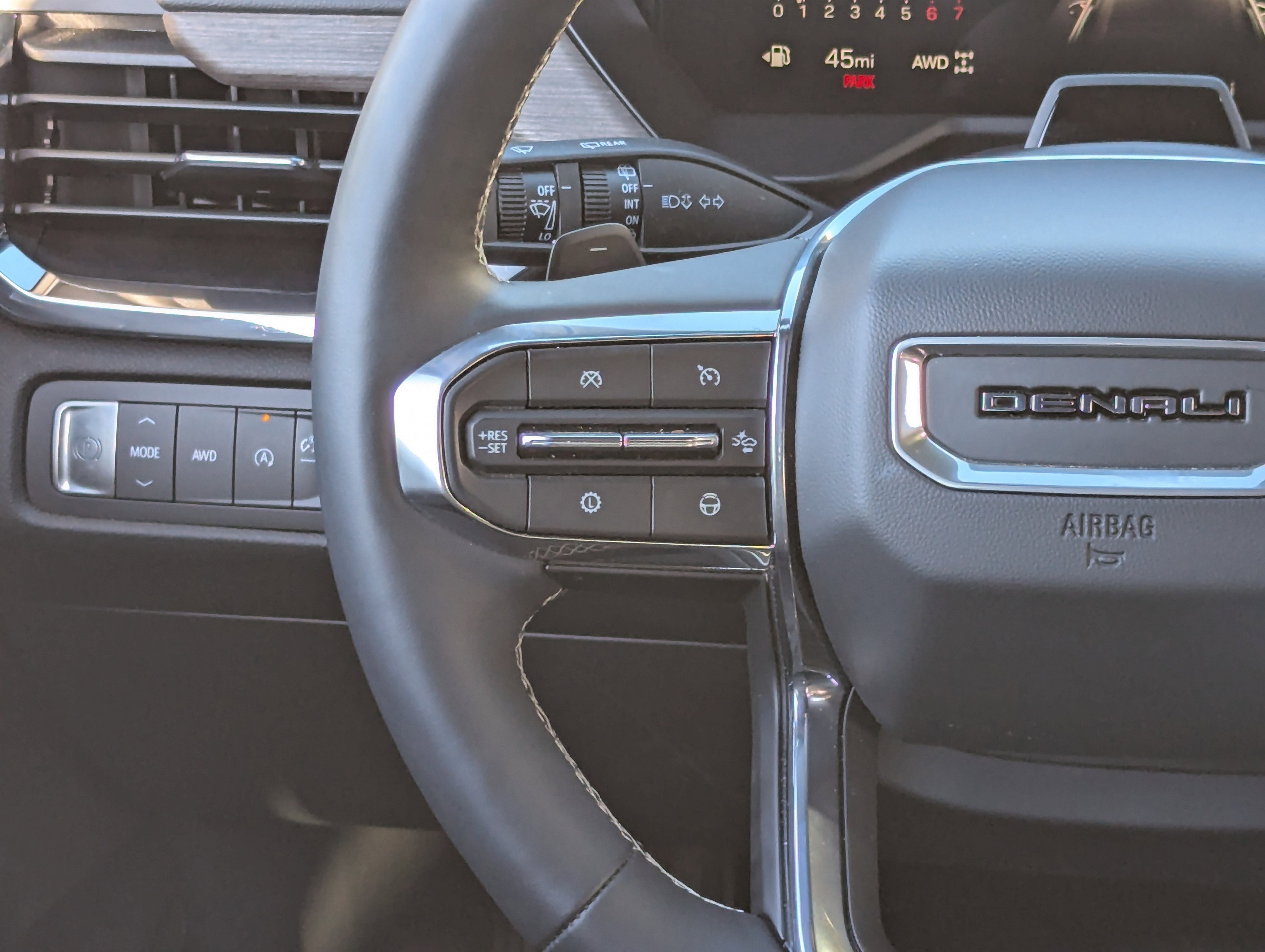 Used 2025 GMC Acadia Denali w/ Super Cruise Package image 17