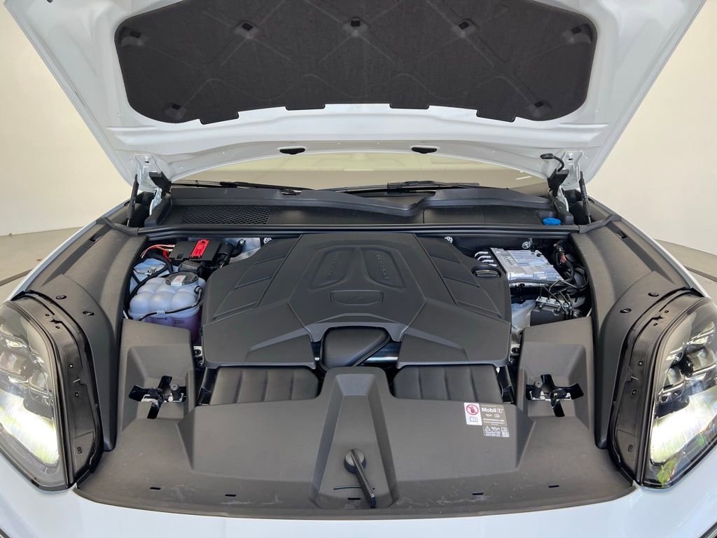 Used 2025 Porsche Cayenne Coupe image 26