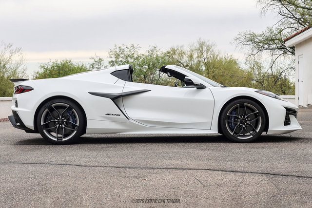 Used 2026 Chevrolet Corvette Z06 w/ Stealth Interior Trim Package RWD image 9