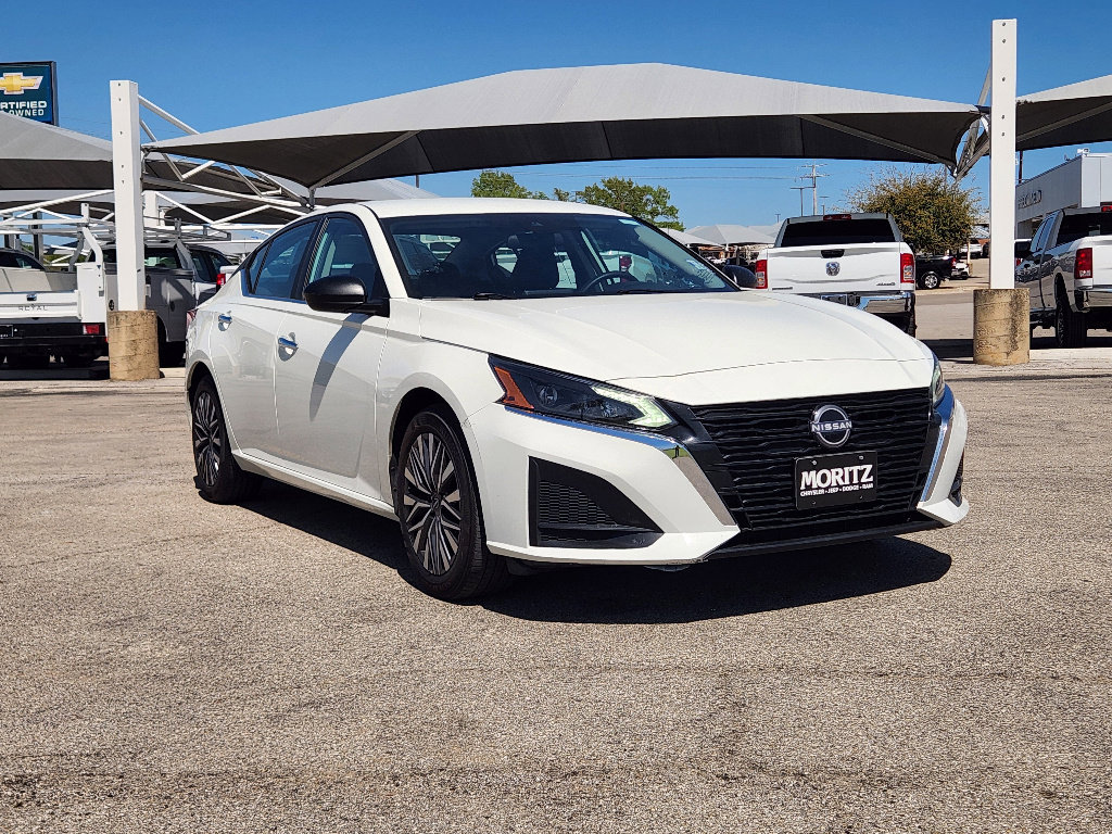Used 2025 Nissan Altima 2.5 SV FWD image 34