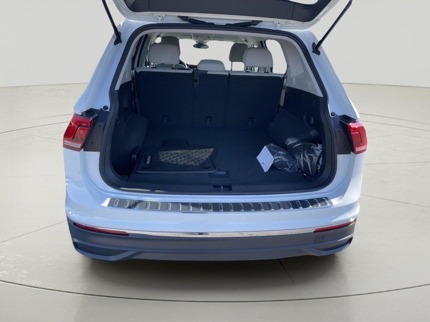 Used 2024 Volkswagen Tiguan S AWD/4WD image 9