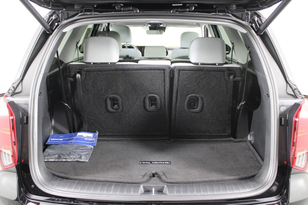 Certified 2025 Hyundai Palisade SEL FWD image 17