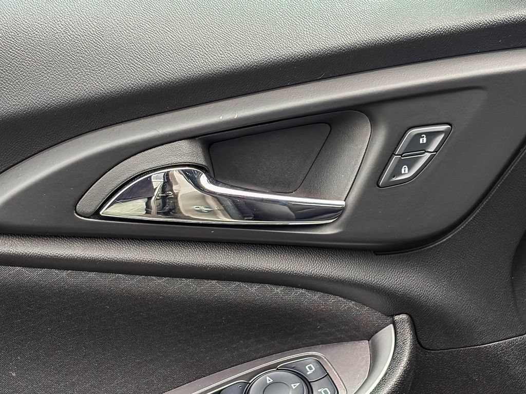 Used 2025 Chevrolet Malibu LT FWD image 44