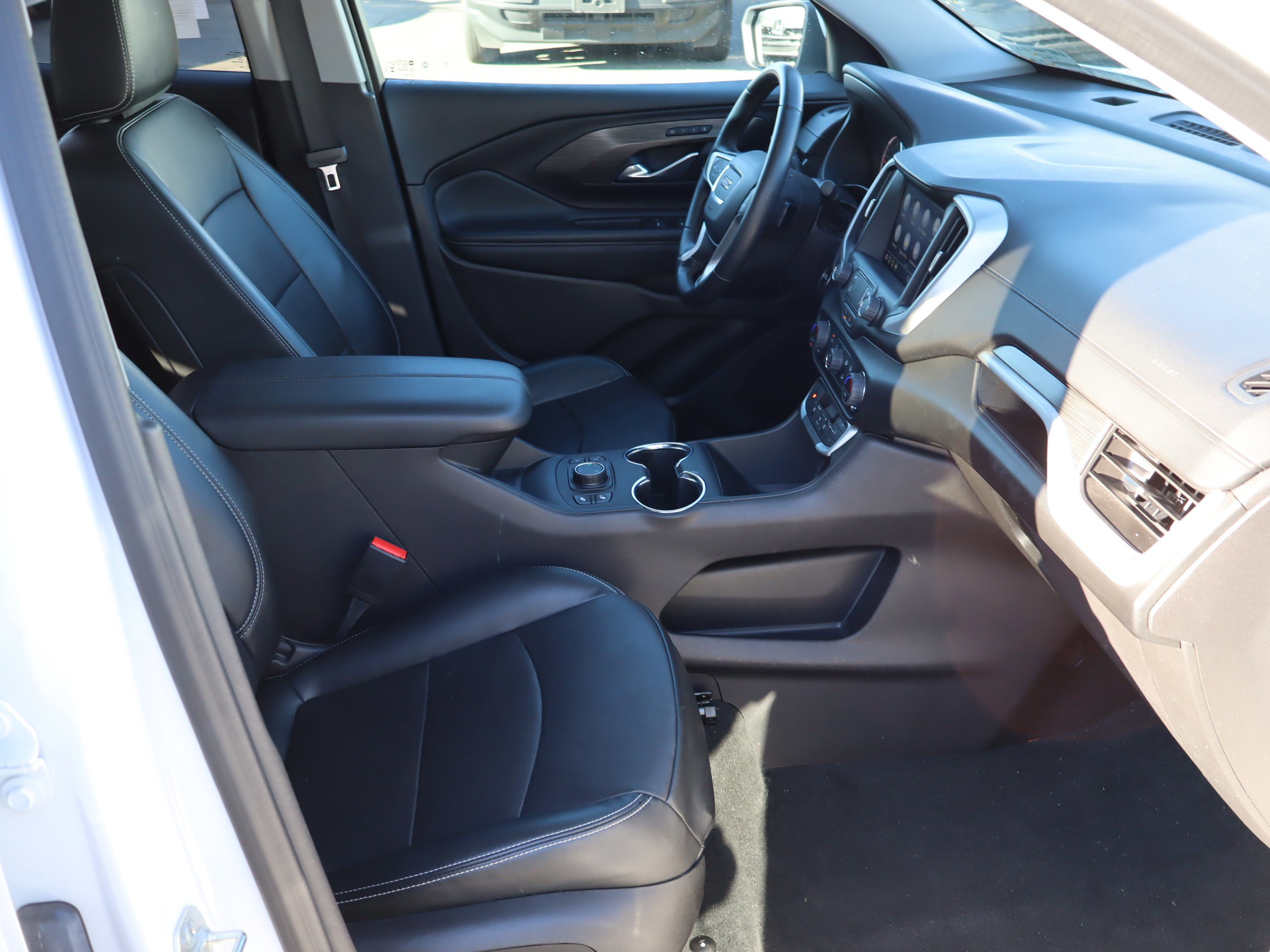 Certified 2024 GMC Terrain SLT image 36