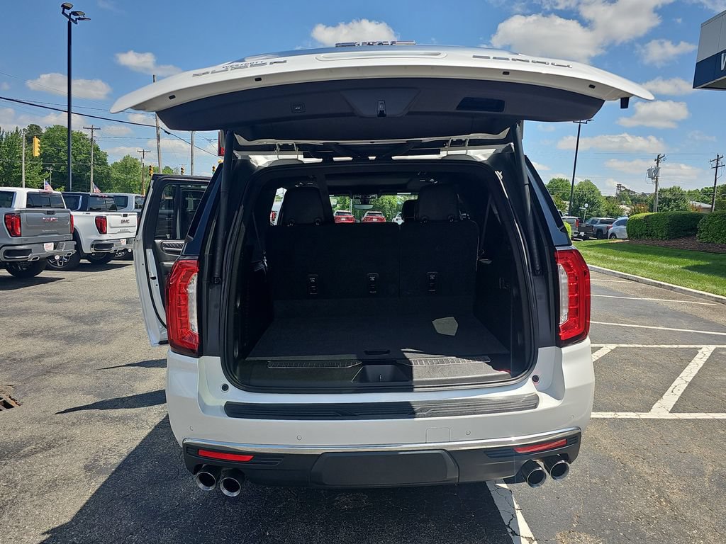 Used 2021 GMC Yukon XL Denali w/ Denali Premium Package AWD/4WD image 28