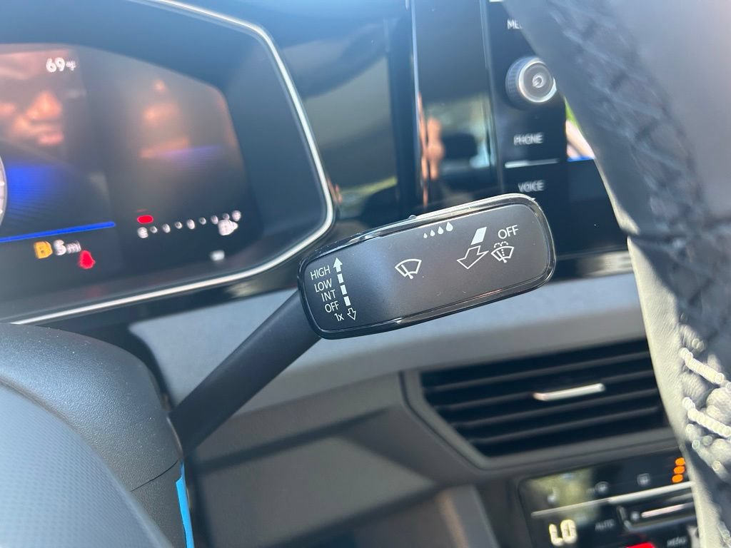 New 2026 Volkswagen Jetta SE FWD image 19