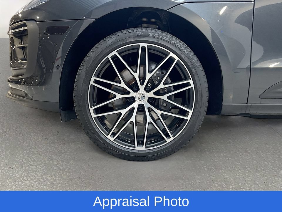 Certified 2023 Porsche Macan AWD/4WD image 31