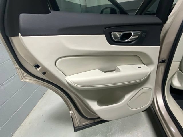 Used 2025 Volvo XC60 T8 Plus w/ Protection Package Premier AWD/4WD image 8