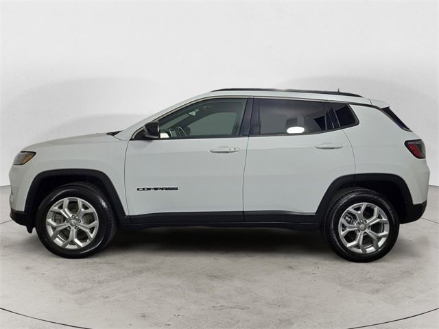 Used 2024 Jeep Compass Latitude image 2