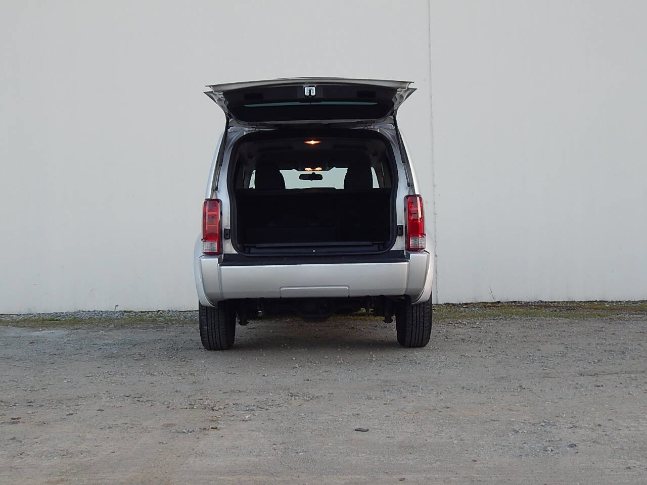 Used 2011 Dodge Nitro SE RWD image 19