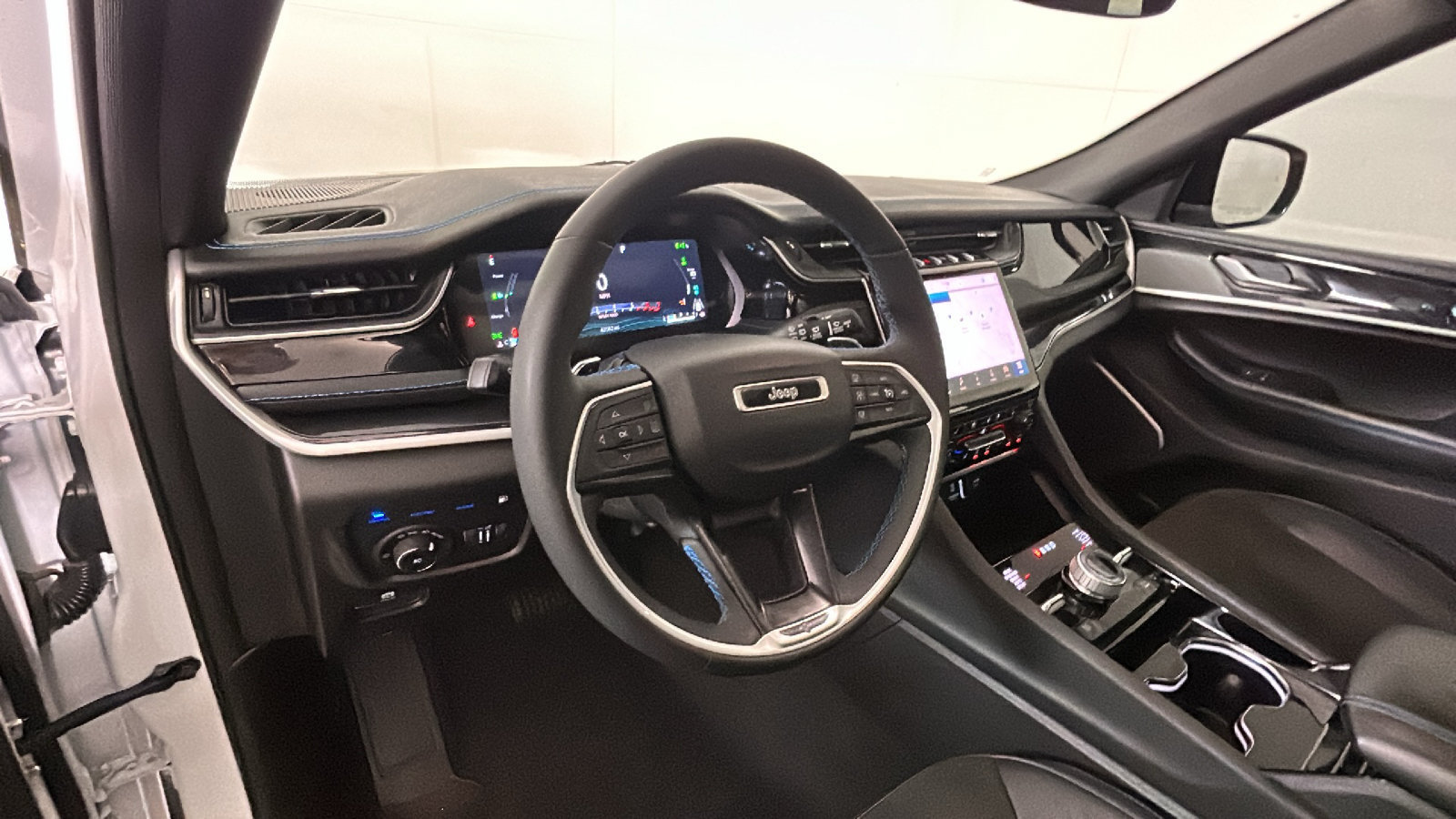 Used 2023 Jeep Grand Cherokee Trailhawk AWD/4WD image 15