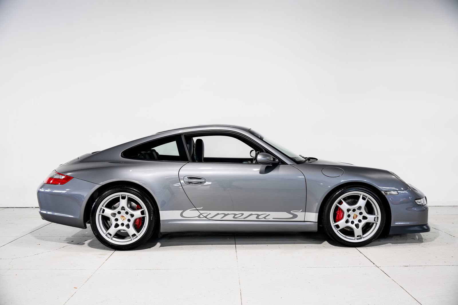 Used 2005 Porsche 911 Carrera S RWD image 2