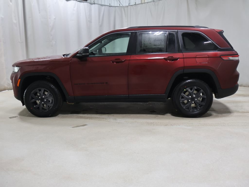 New 2026 Jeep Grand Cherokee Laredo image 4