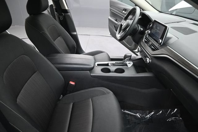 Used 2025 Nissan Altima 2.5 SV FWD image 22