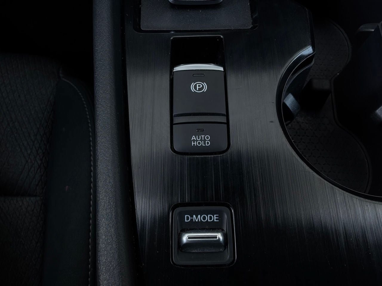 Used 2025 Nissan Rogue SV FWD image 24