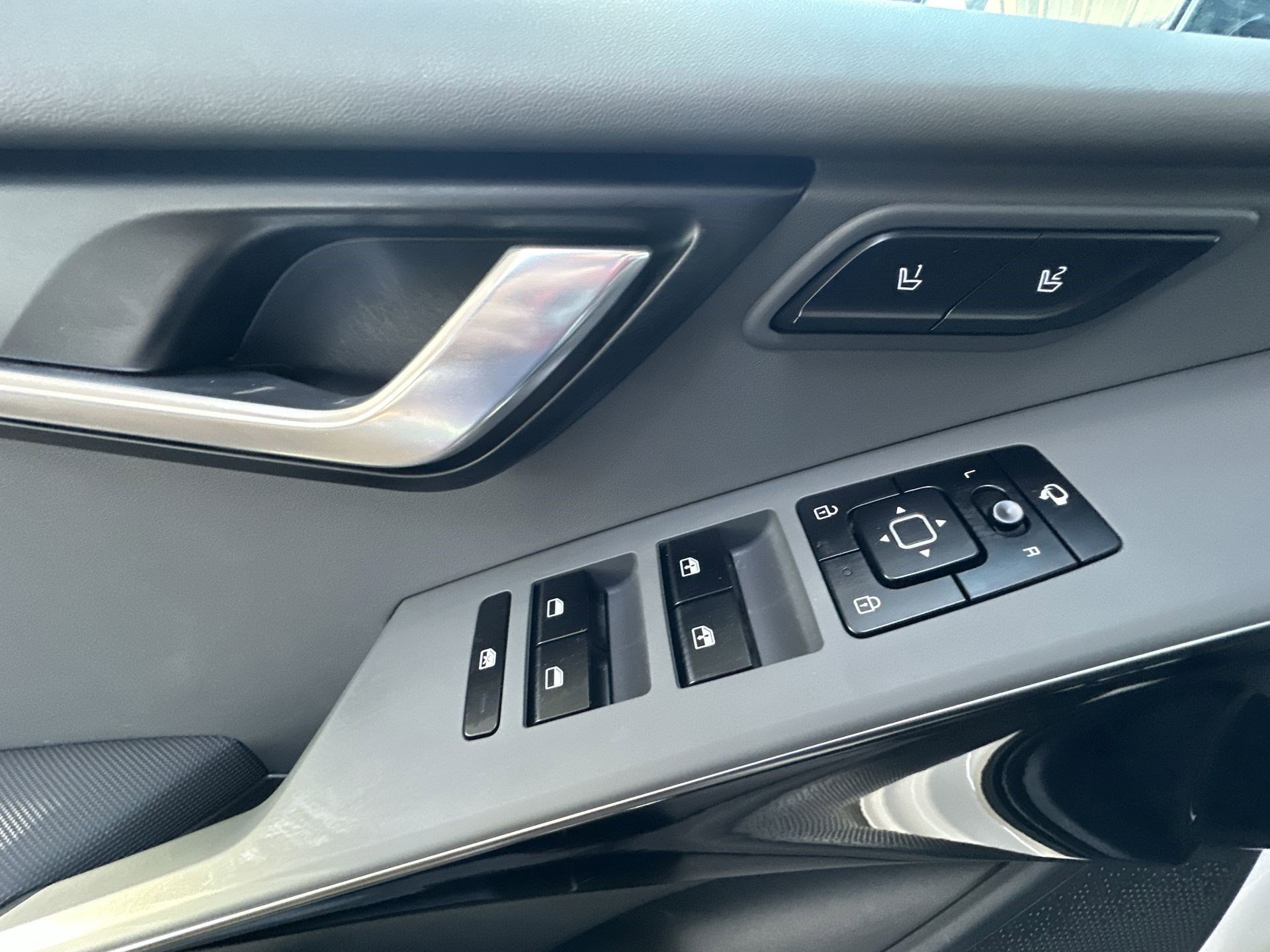 Certified 2024 Kia Niro SX image 15