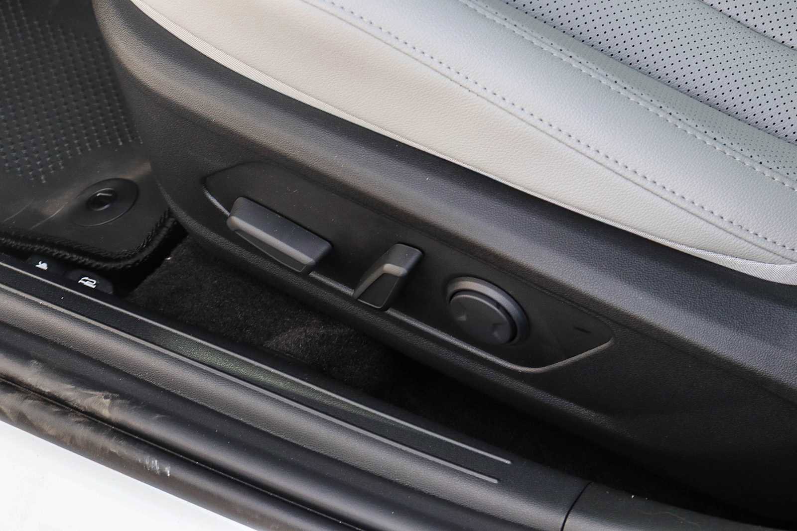 New 2026 Hyundai Elantra Limited FWD image 25