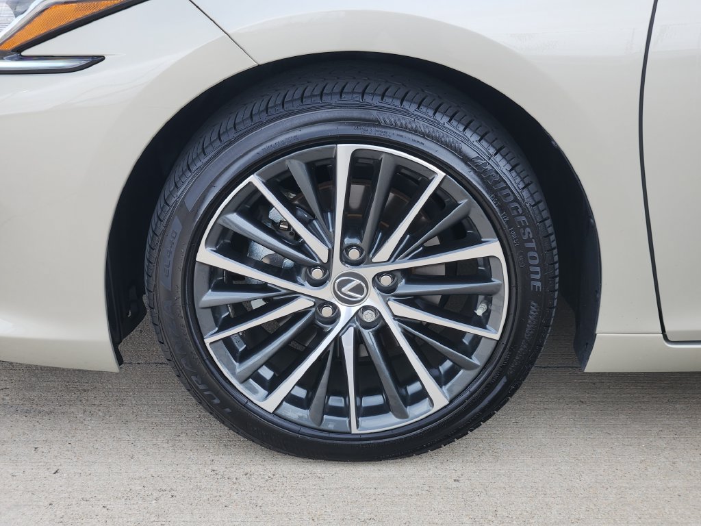 Certified 2025 Lexus ES 350 w/ Premium Package FWD image 10