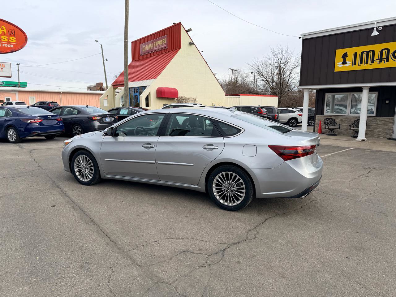 Used 2016 Toyota Avalon Limited image 11