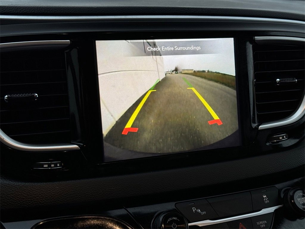 Used 2020 Chrysler Pacifica Touring-L w/ S Appearance Package image 20