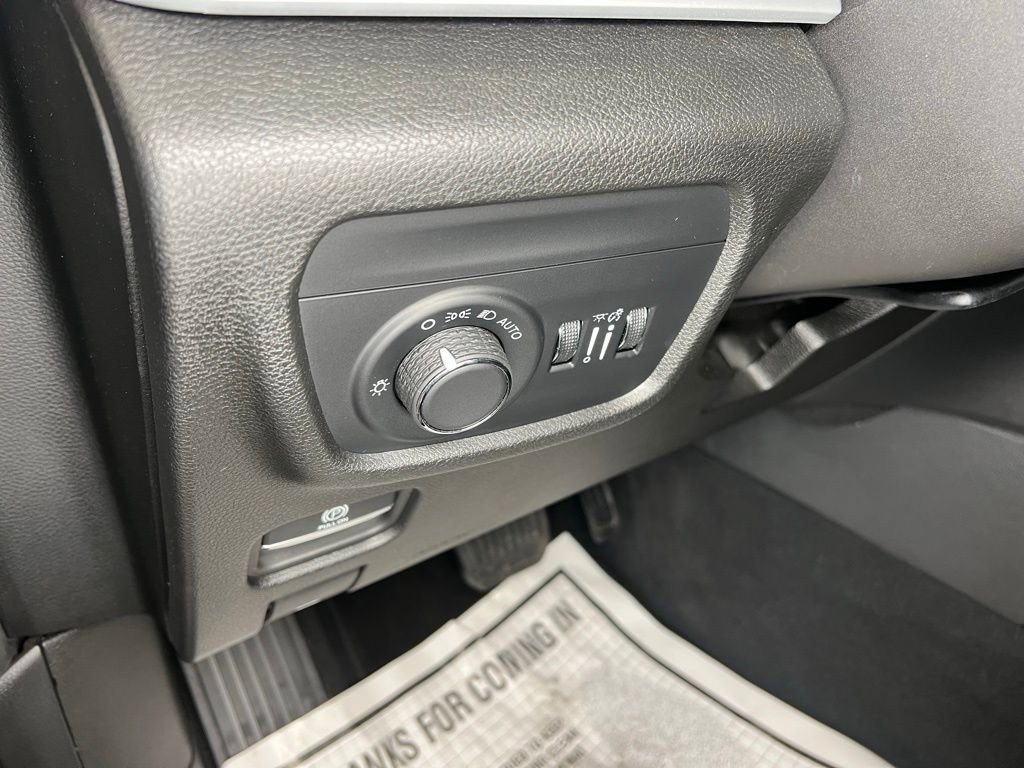 Used 2024 Jeep Grand Cherokee Altitude image 14