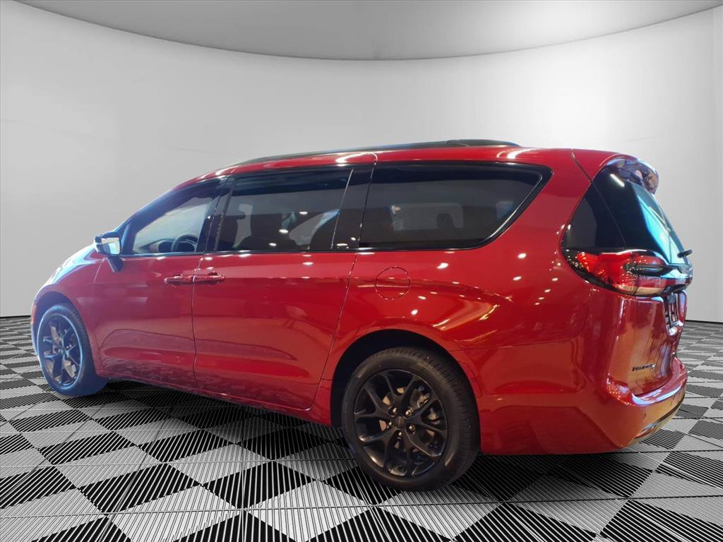 New 2027 Chrysler Pacifica Limited AWD/4WD image 4