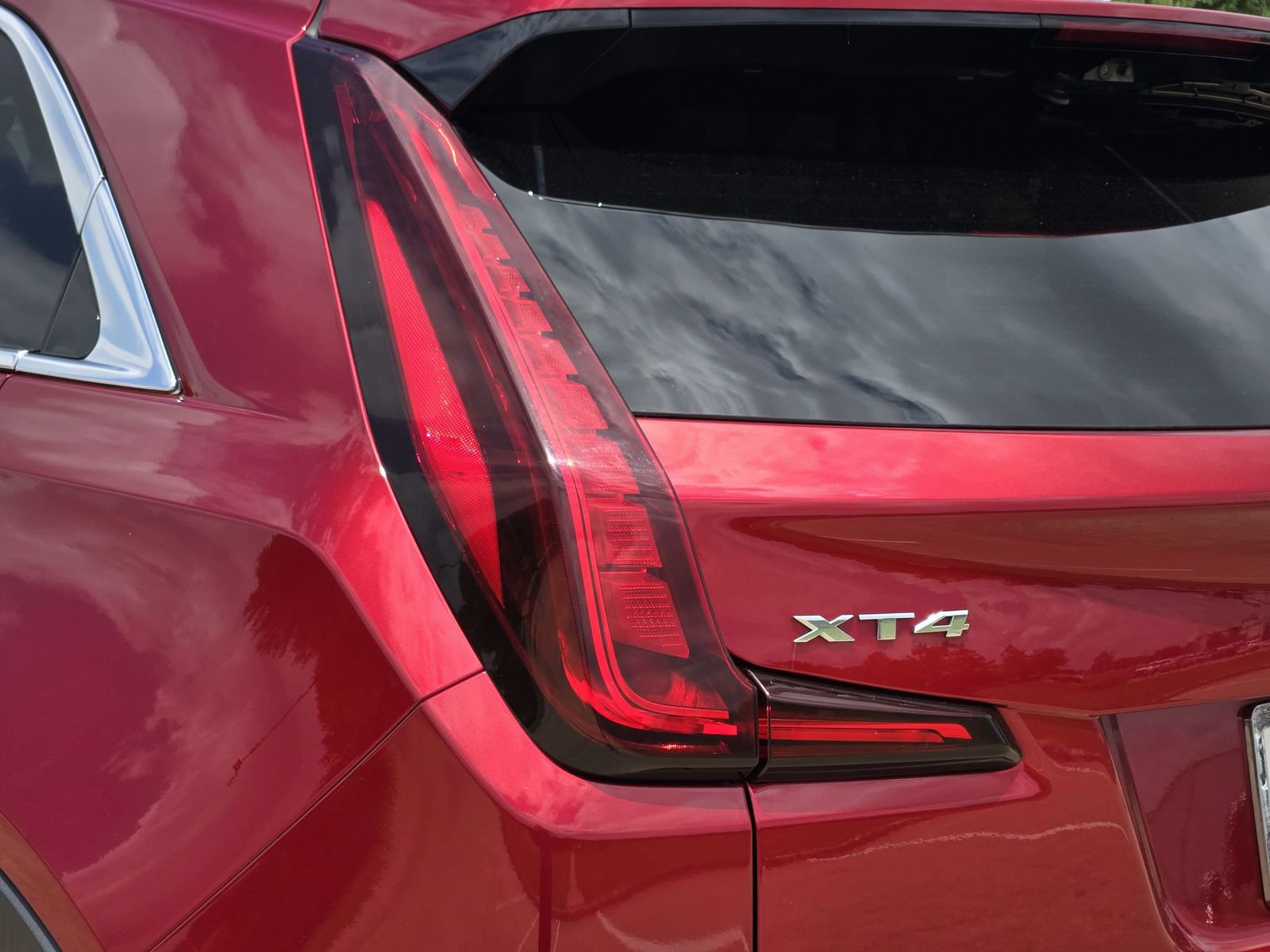 Used 2022 Cadillac XT4 Premium Luxury w/ Enhanced Visibility Package FWD image 14