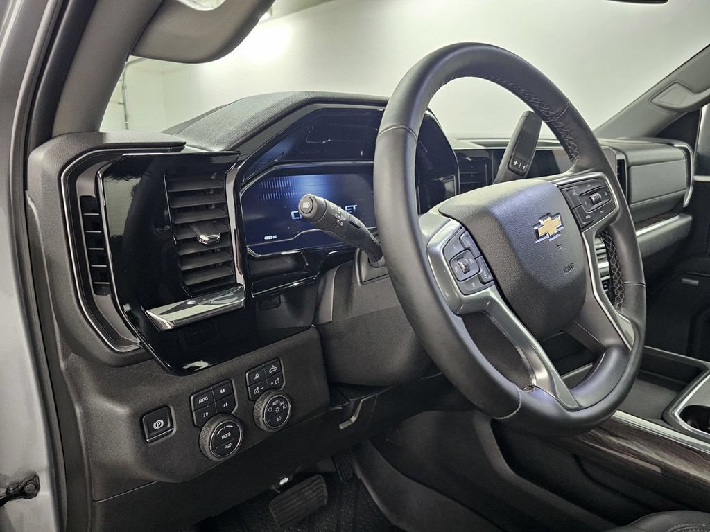 Used 2025 Chevrolet Silverado 3500 LTZ w/ LTZ Convenience Package AWD/4WD image 14