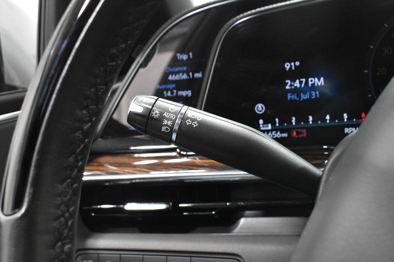Certified 2023 Cadillac Escalade ESV Premium Luxury AWD/4WD image 12
