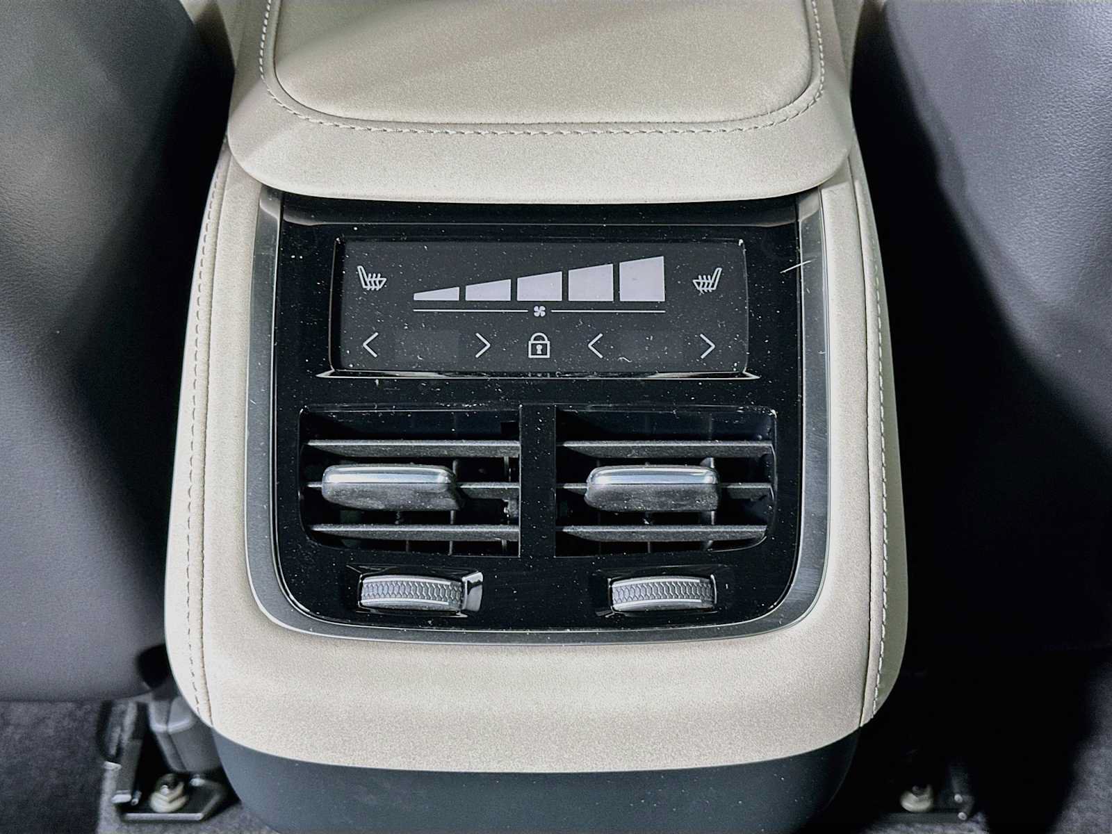 New 2027 Volvo XC90 B6 Plus AWD/4WD image 23