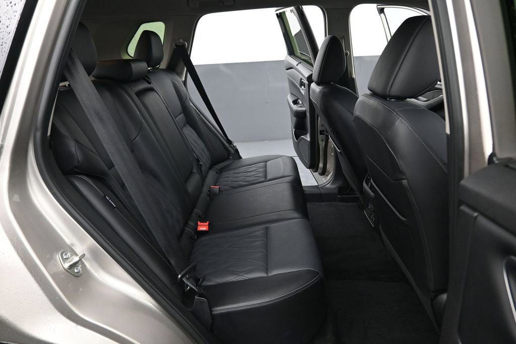 Certified 2026 Nissan Rogue Platinum w/ Platinum Premium Package AWD/4WD image 29