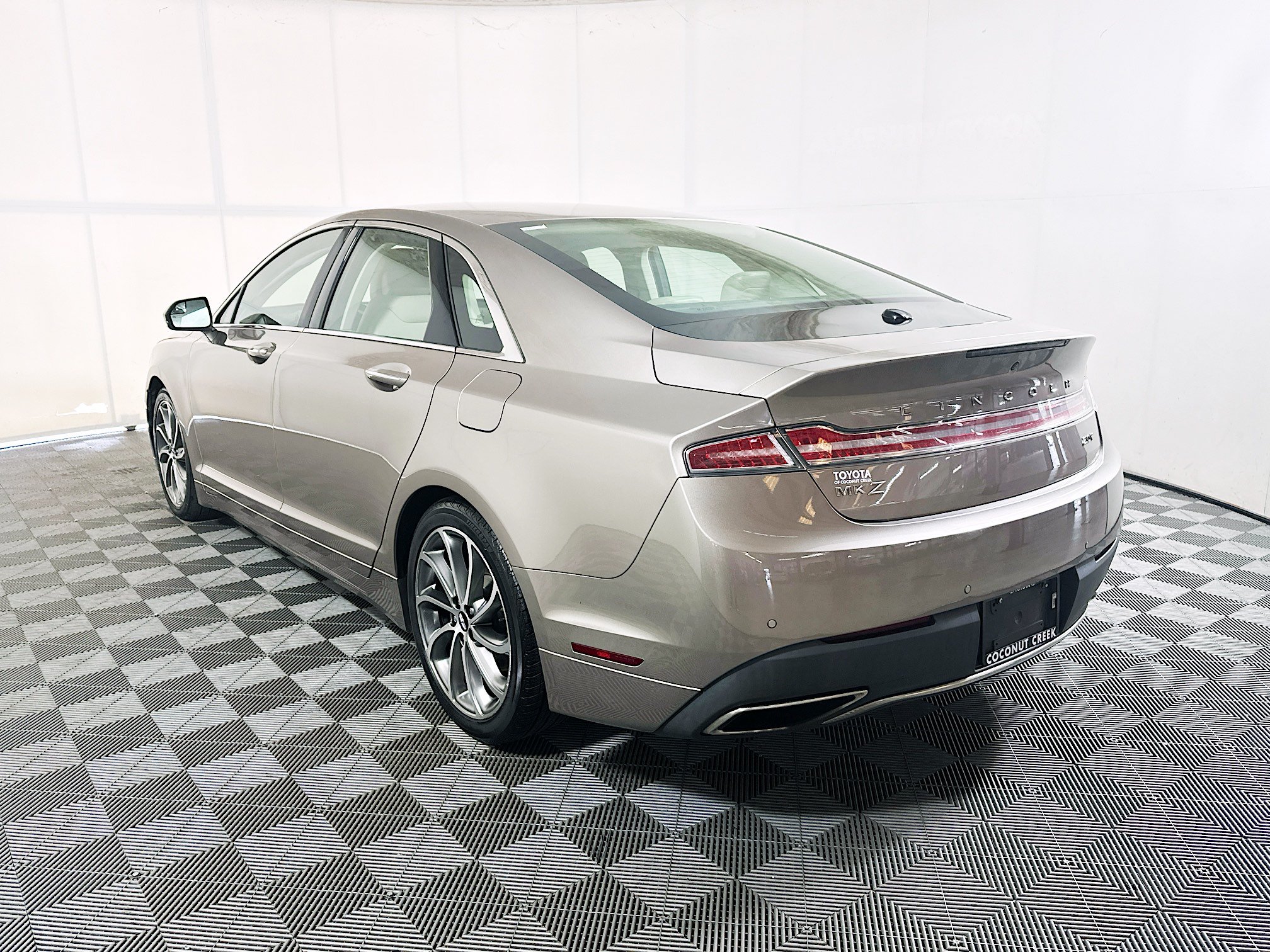 Used 2018 Lincoln MKZ Premiere w/ Magnetic Appearance Package FWD image 5