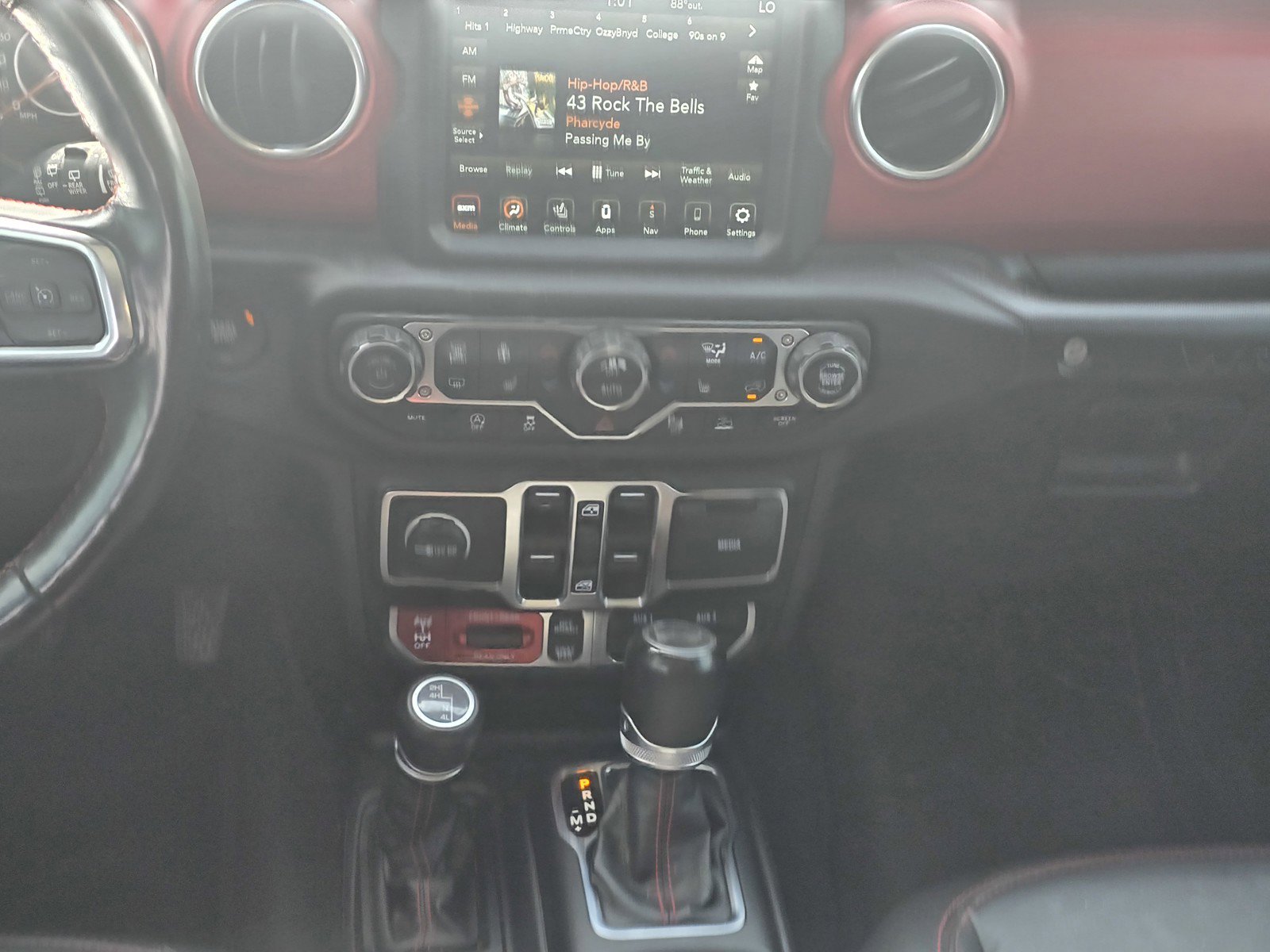 Used 2023 Jeep Wrangler Rubicon image 17