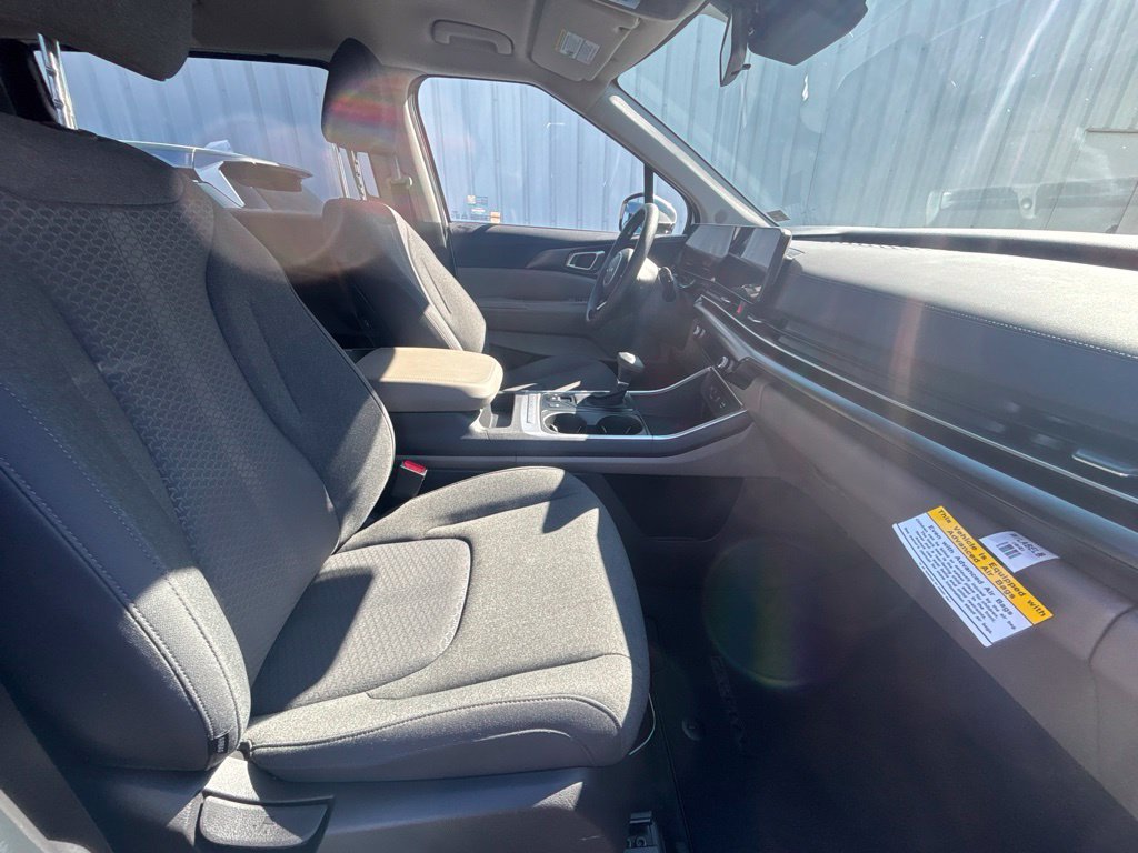 Certified 2026 Kia Carnival LX FWD image 26