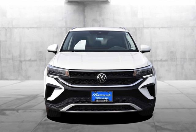 Certified 2023 Volkswagen Taos SE image 4