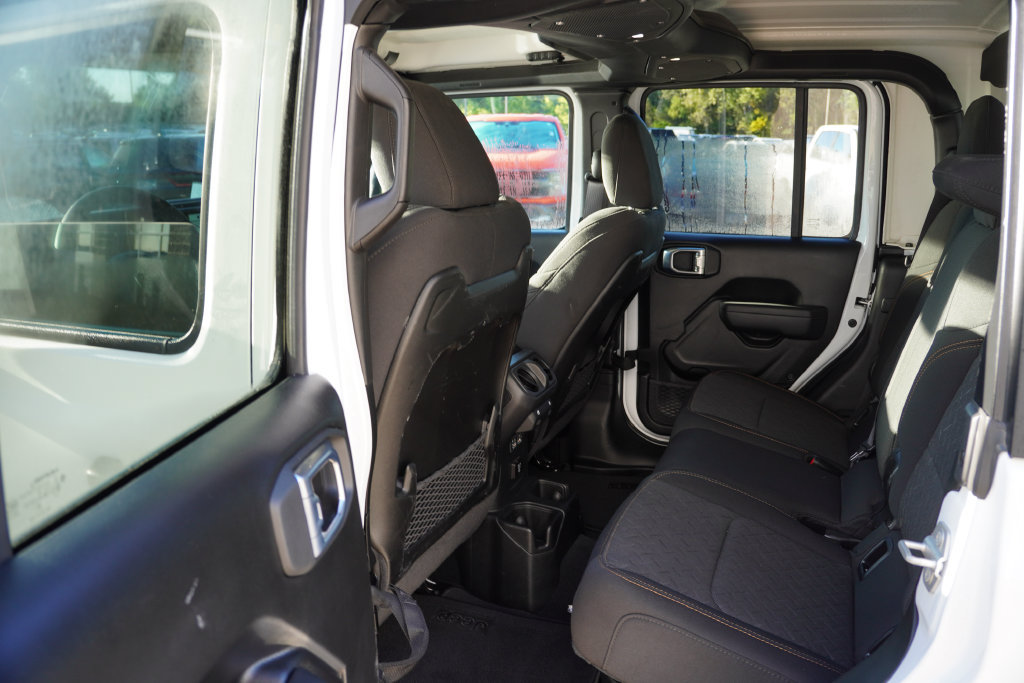 Used 2026 Jeep Gladiator Mojave AWD/4WD image 16