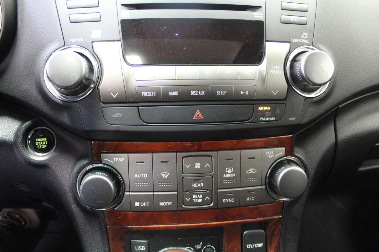 Used 2011 Toyota Highlander Limited w/ Tow Pkg AWD/4WD image 17
