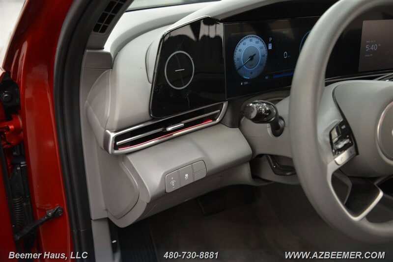 Used 2024 Hyundai Elantra SEL FWD image 27
