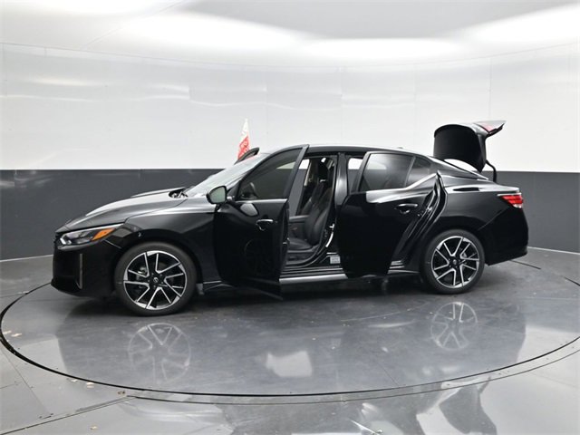 Used 2025 Nissan Sentra SR w/ SR Premium Package image 58