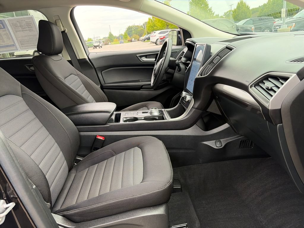 Used 2024 Ford Edge SE w/ Black Appearance Package AWD/4WD image 11
