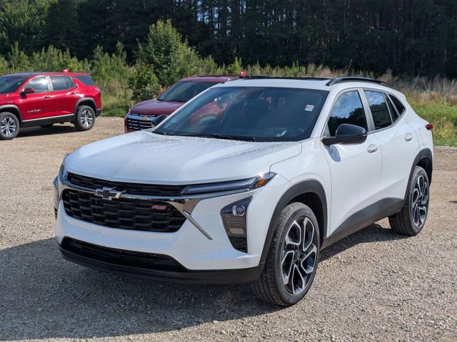 New 2026 Chevrolet Trax RS w/ Sunroof Package FWD image 5