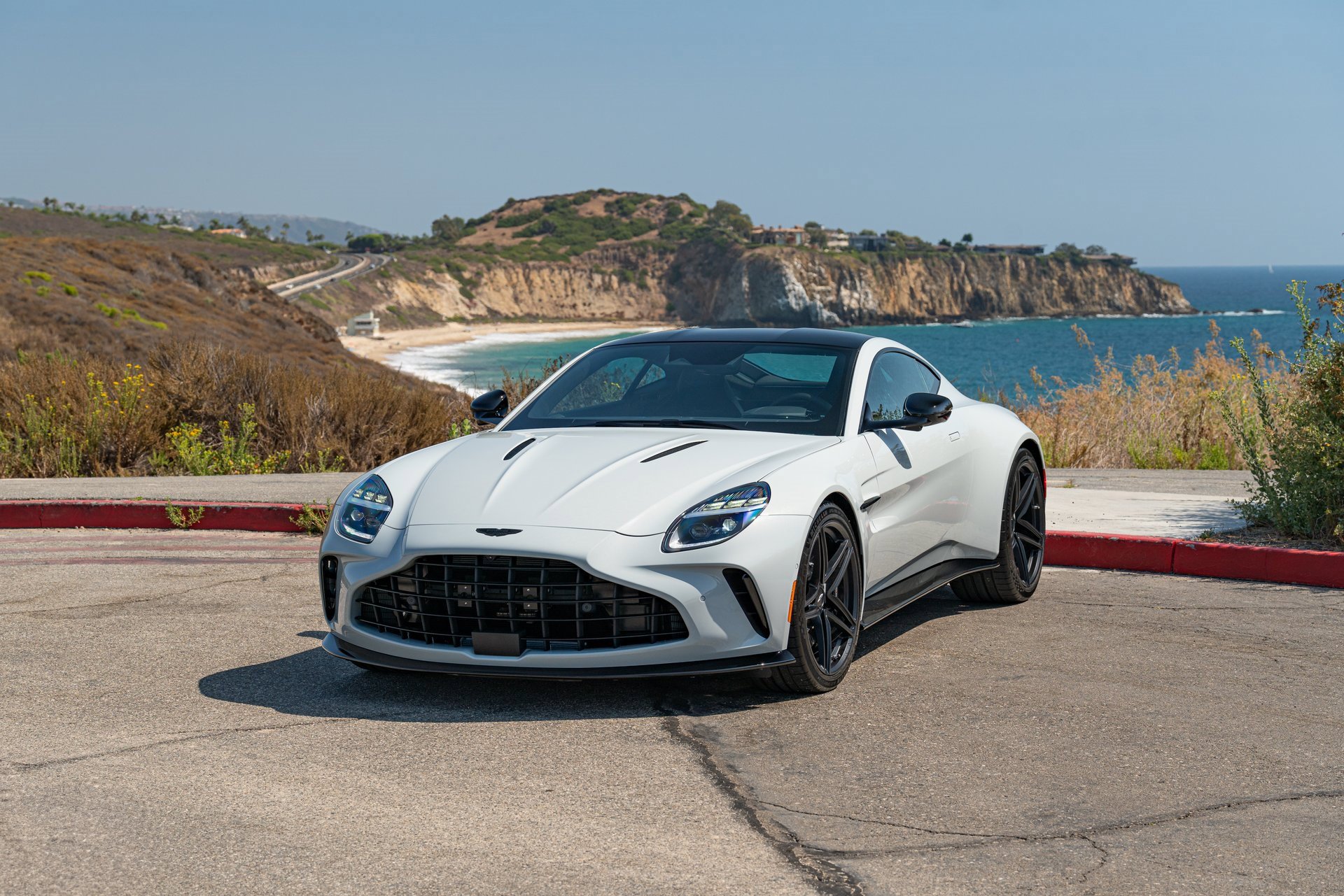 Used 2025 Aston Martin V8 Vantage Coupe image 25