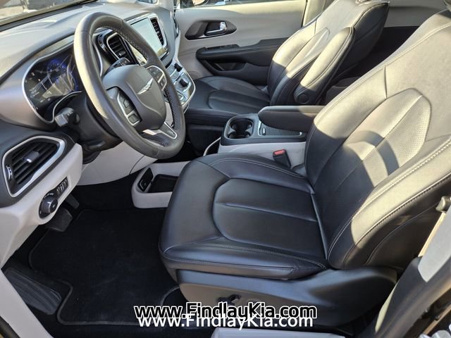 Used 2024 Chrysler Pacifica Touring-L FWD image 12