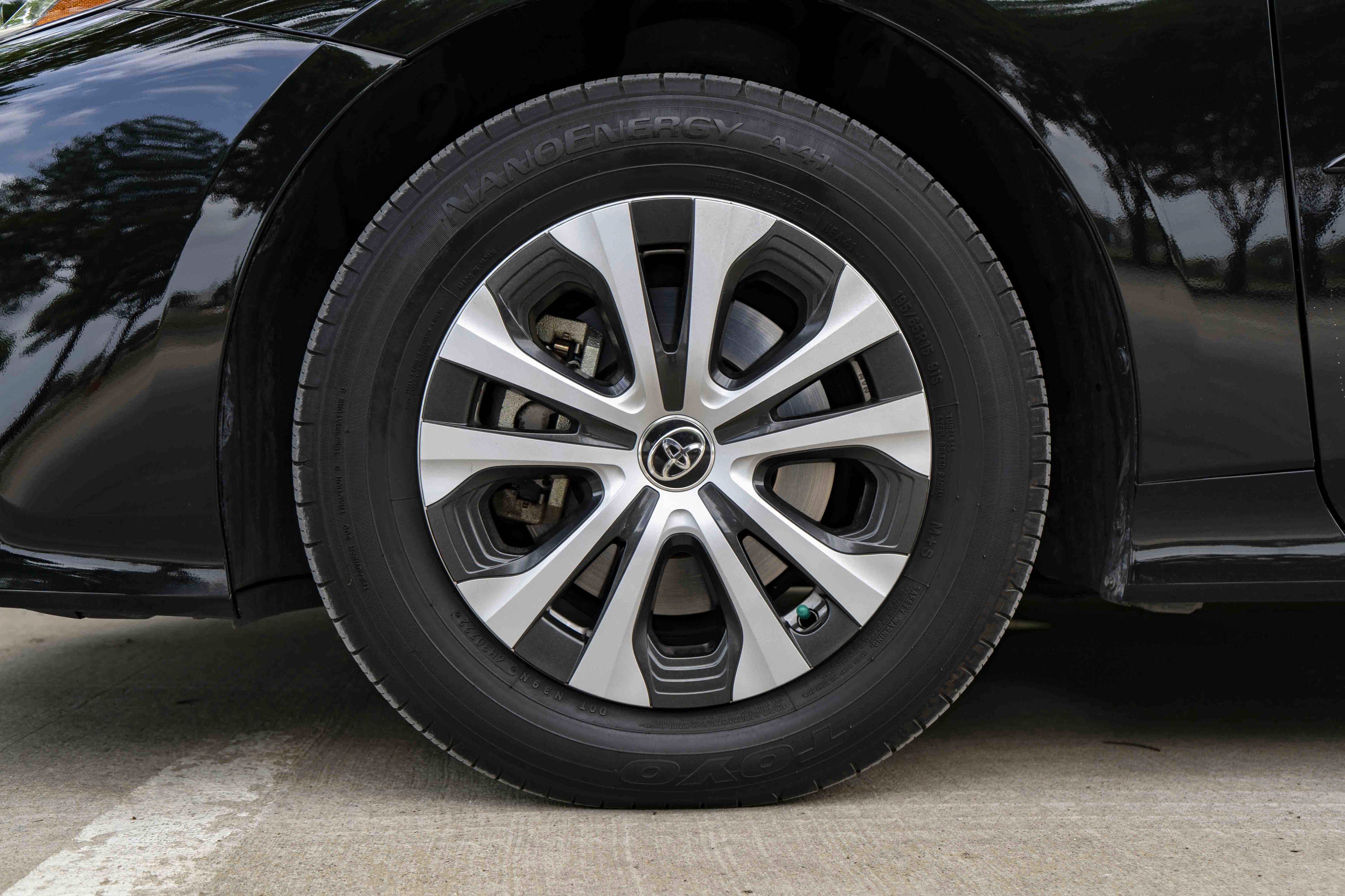 Used 2022 Toyota Prius Prime XLE image 14