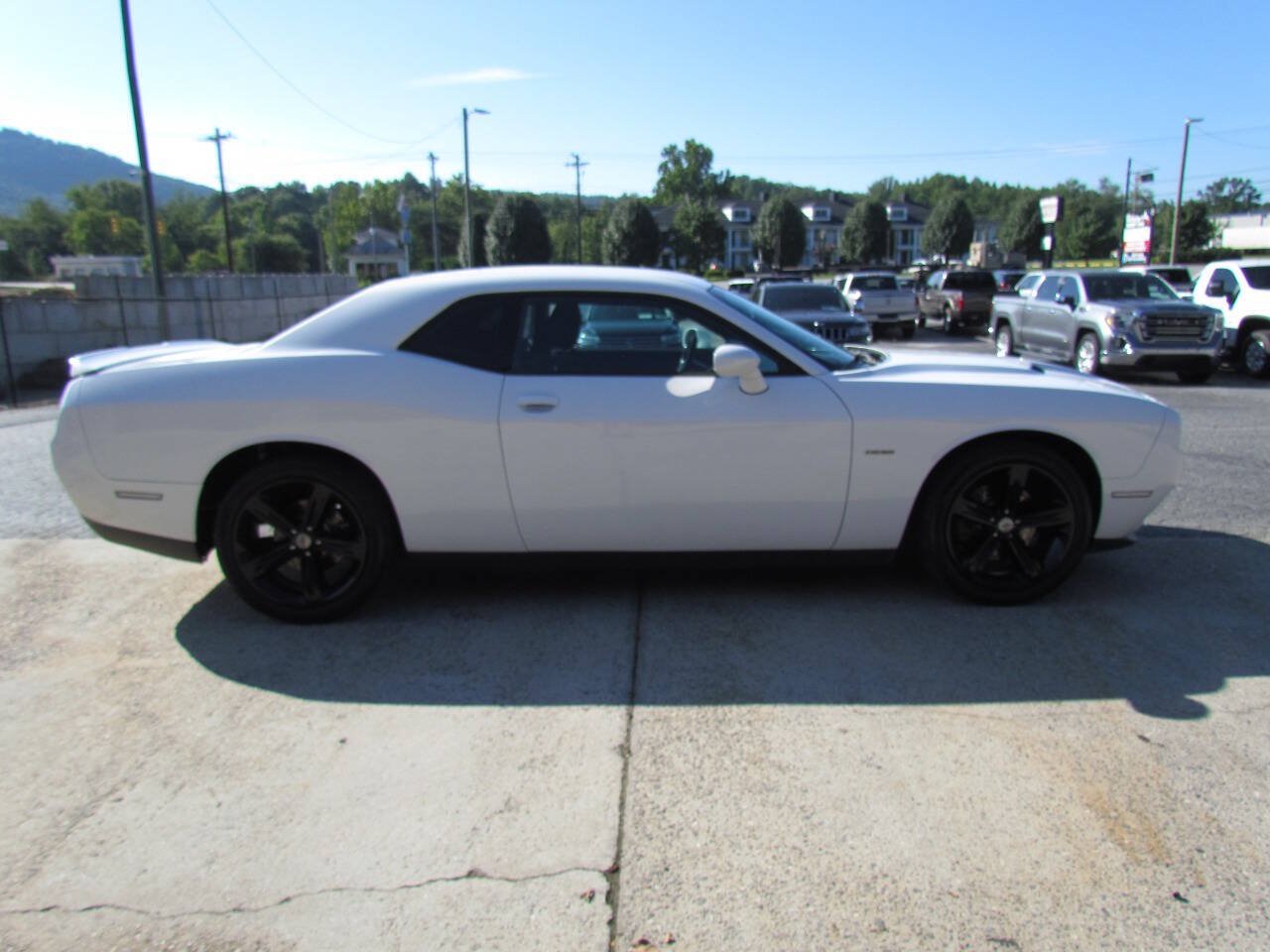 Used 2018 Dodge Challenger R/T RWD image 6
