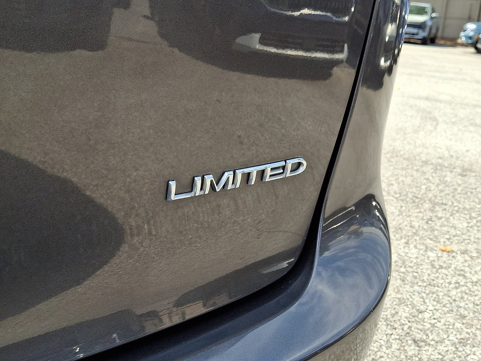 Used 2019 Chrysler Pacifica Limited w/ Advanced Safetytec Group FWD image 36